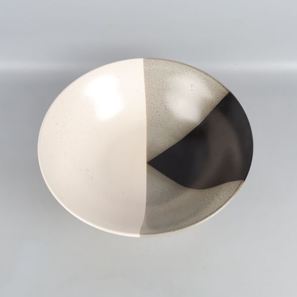 Skålens insida med geometrisk design
