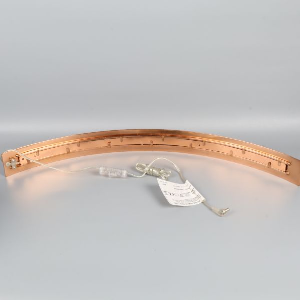 Baksidan på adventsljusstake i brons-look