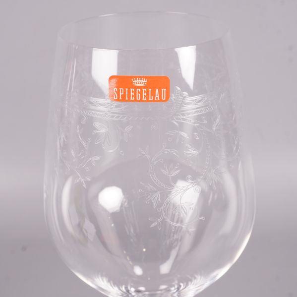 Närbild på glasets gravyr och Spiegelau-logga