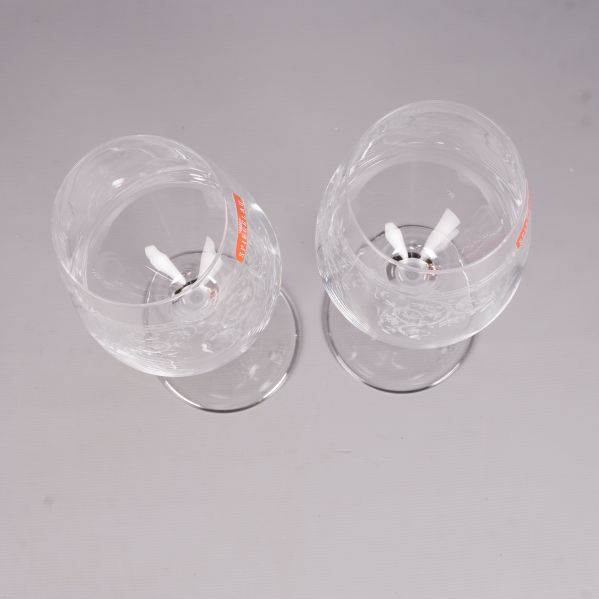 Vinglasen fotograferade uppifrån med synlig öppning