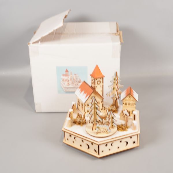 Juldekoration i trä med originalkartong