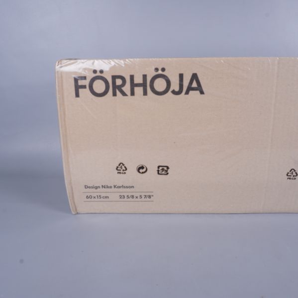 Detalj av förpackningen med texten FÖRHÖJA synlig