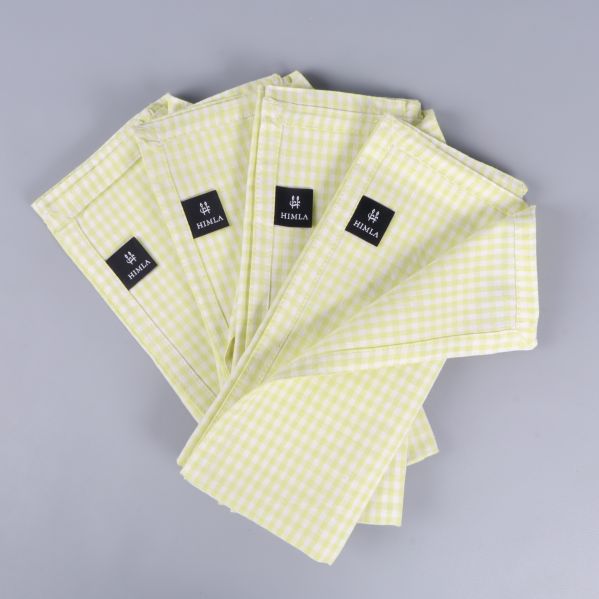 Fyra vikta servetter med Himla-etikett synlig på varje