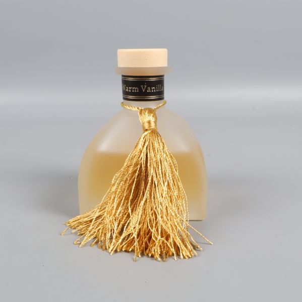 Doftflaska med guldig tofs, sett framifrån