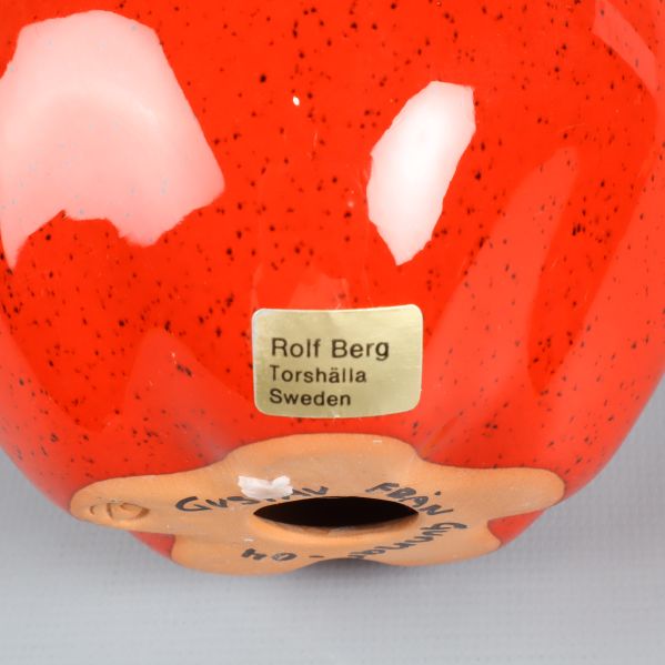 Närbild på etikett med texten Rolf Berg