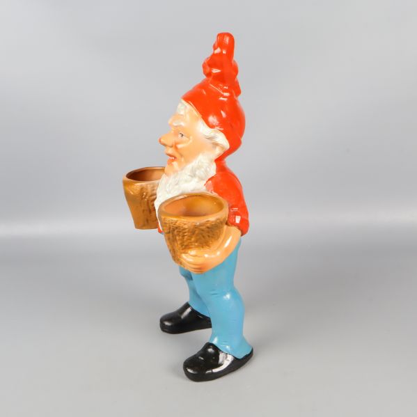 Tomtefigur i keramik sedd från vänster sida