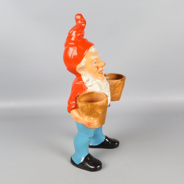 Tomtefigur i keramik sedd från höger sida