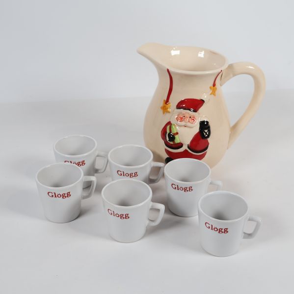 Glöggkanna med tomtemotiv och sex muggar