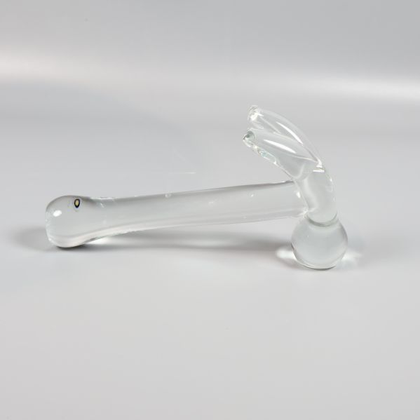Genomskinlig hammare i glas sida vid sida