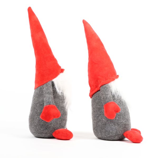 Tygtomtar sedda från sidan med röda luvor