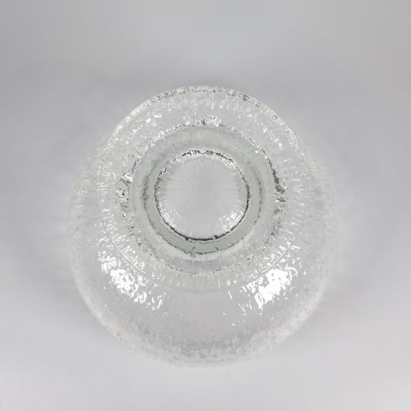 Glasskål sedd underifrån visar skålens fot