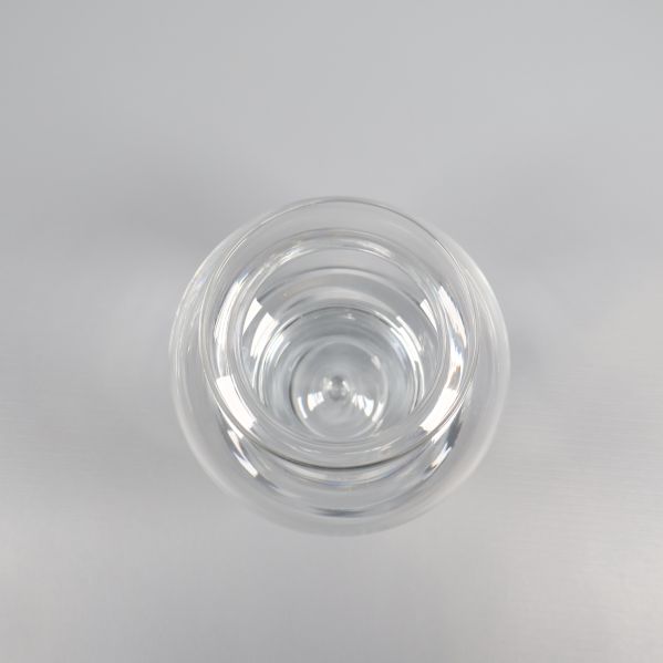 Glasljusstake sedd rakt ovanifrån som visar öppningen