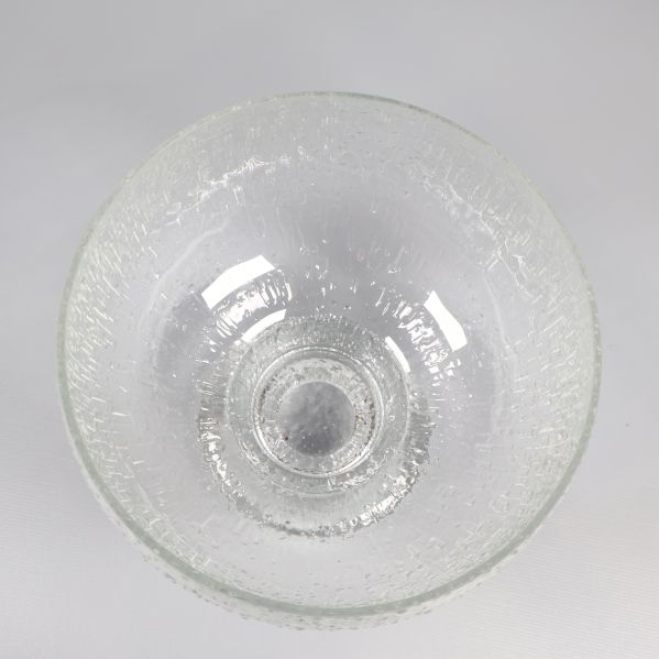 Uppifrån synlig rund glasskål med textur