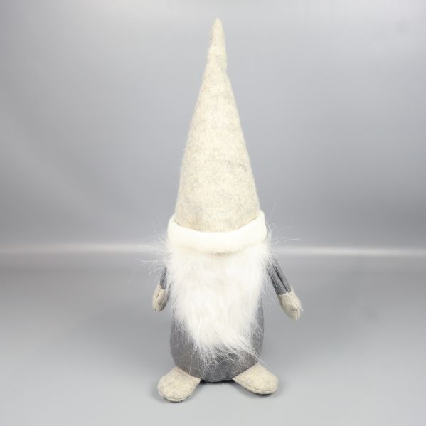 Framifrån avlång tomtefigur med spetsig luva och vitt skägg