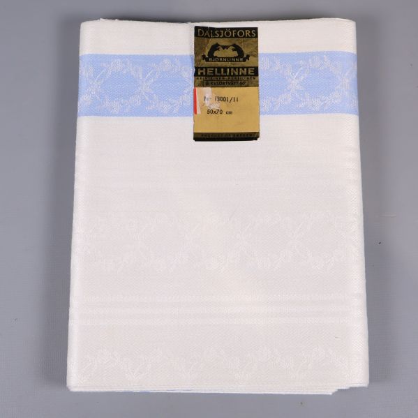 Kökshandduk med blå dekorbård och etikett