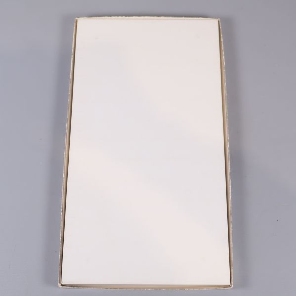 Vit baksida av förpackningen till linneduk