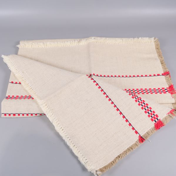 Duk uppvikt som visar mönster och struktur