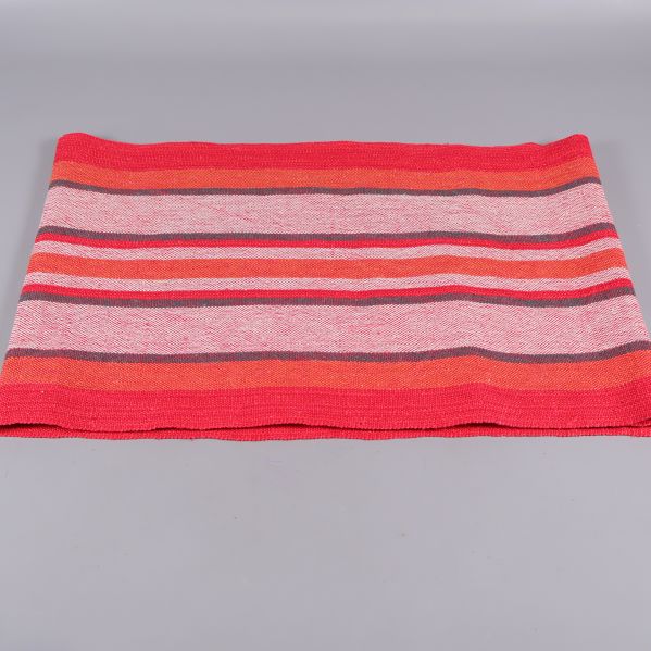 Hopvikt löpare med röda och rosa ränder 