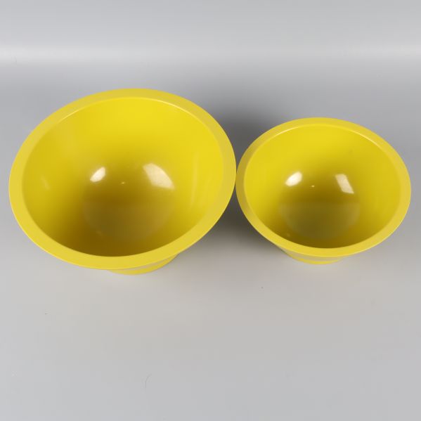 Ovanifrån av två gulgröna skålar bredvid varandra