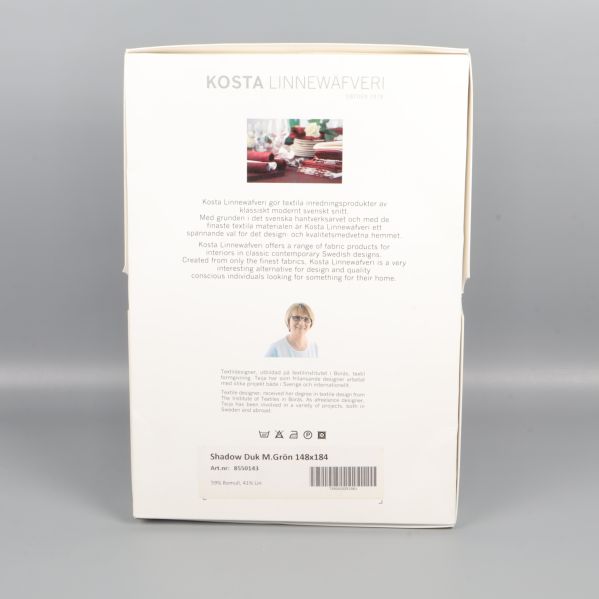 Baksida med information om Kosta Linnewäfveri och designer
