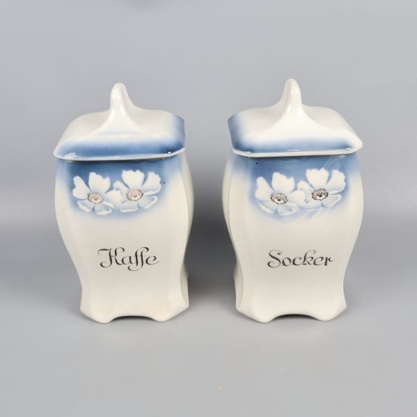 Två burkar med lock för kaffe och socker