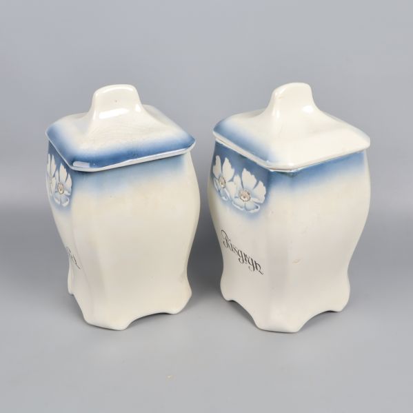 Burkar fotograferade diagonalt från sidan