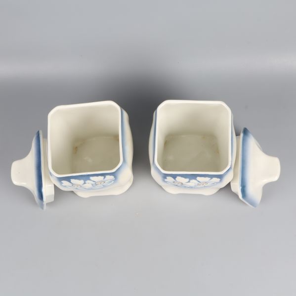 Burkar öppnade för att visa insidan