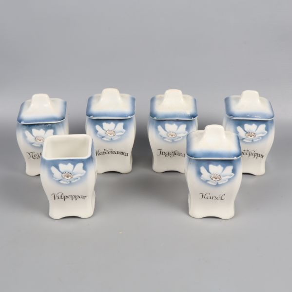 Sex blåvita kryddburkar med blommotiv och lock