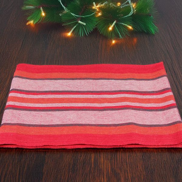 Hopvikt röd löpare på bord