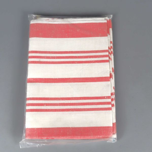 Baksida av kökshandduk i plast, rödvita ränder syns