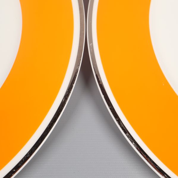 Närbild av repor på kanter