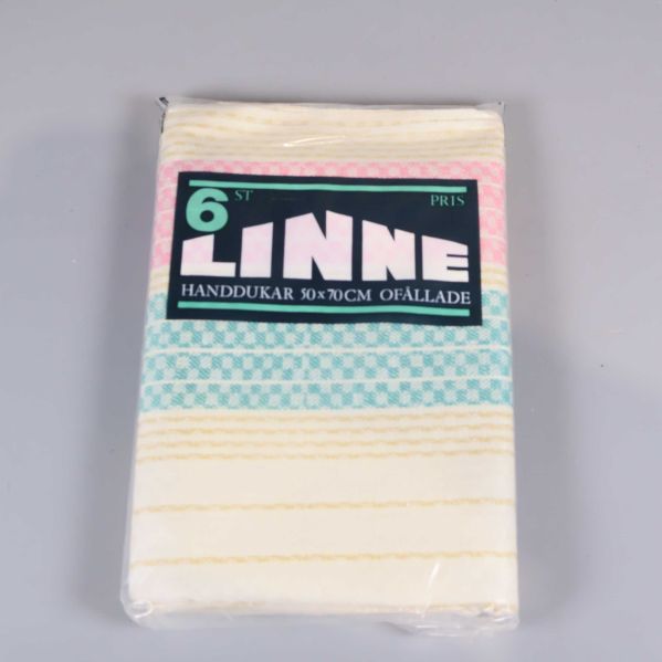 Front vy av handdukar i linne