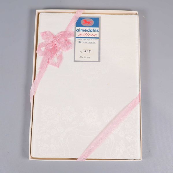 Linneservett i ask med band