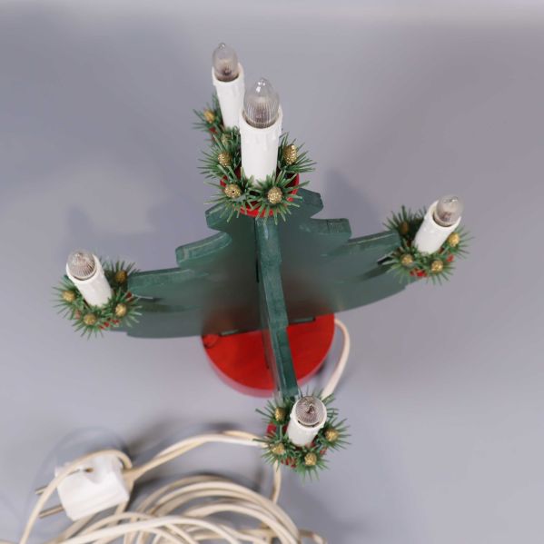 Adventsljusstake fotad ovanifrån visar lampornas placering