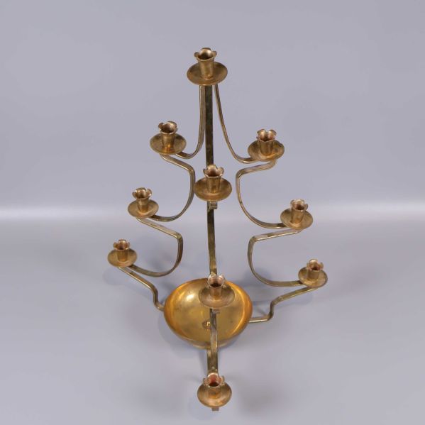 Kandelaber ovanifrån med tio ljushållare och skål