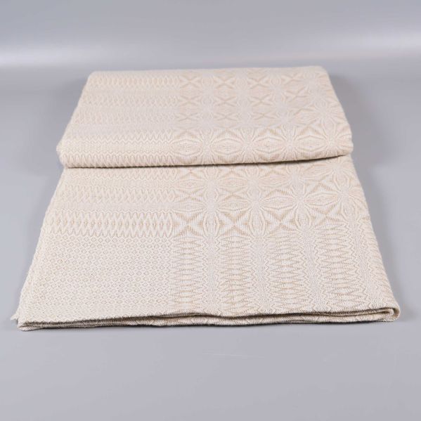 Hopvikt mönstrad duk i beige 