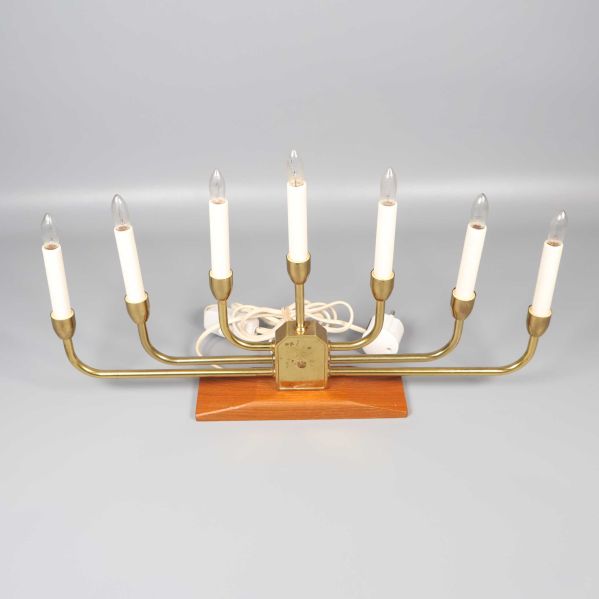 Sjuarmad vintage ljusstake i metall och trä med sladd