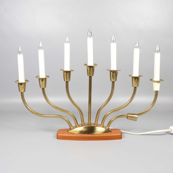 Vintage ljusstake med sju elektriska ljus i mässing och trä