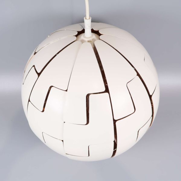 Överblick av taklampa uppifrån, visar panelmönstret