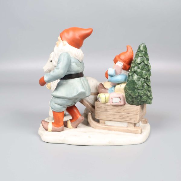 Tomtefigurens sida med bock och släde