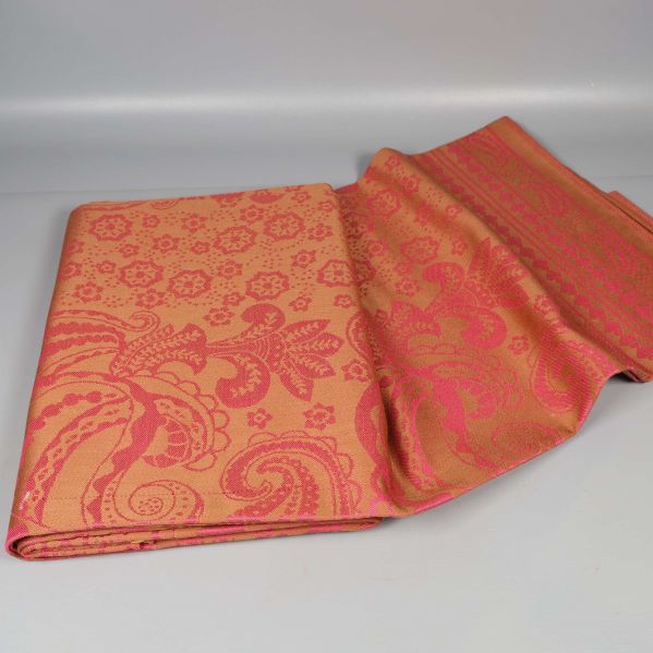 Vikt paisleymönstrad duk i rosa och bruna nyanser