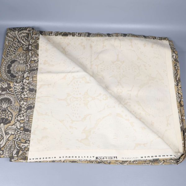 Duktyg med ena hörnet vikt för att visa avigsidan