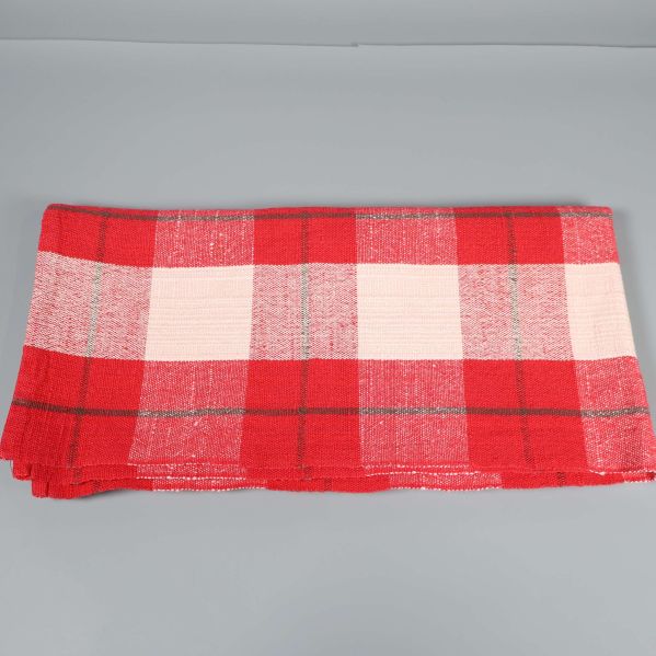 Sammanslagen rutig duk med röda och ljusa rutor
