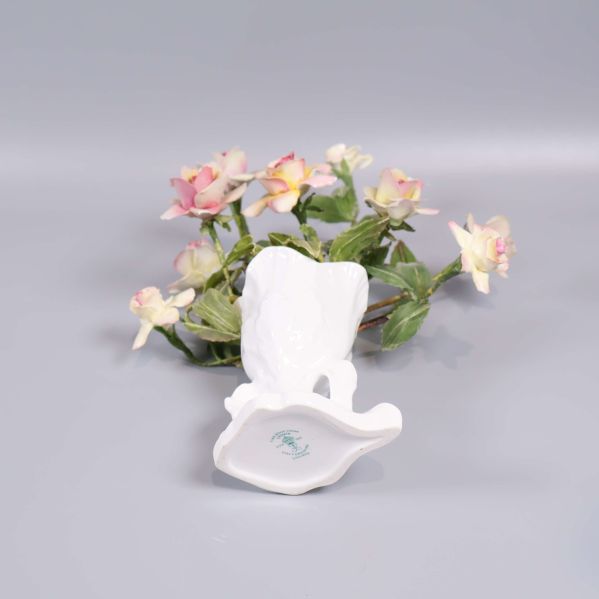 Närbild på vasens undersida med stämpel