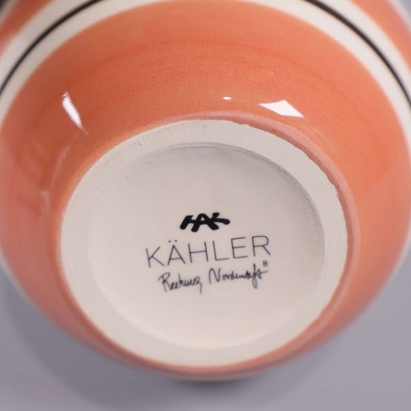 Botten av vasen med Kähler, designersignatur och serie