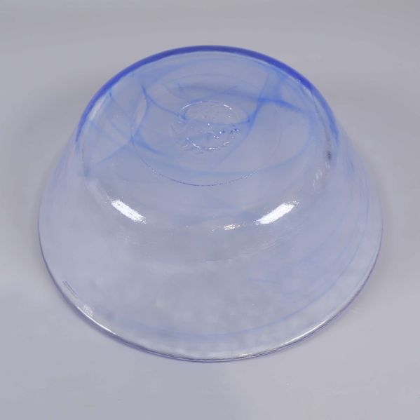 Glasskålen visad upp och ned för att visa yta och form