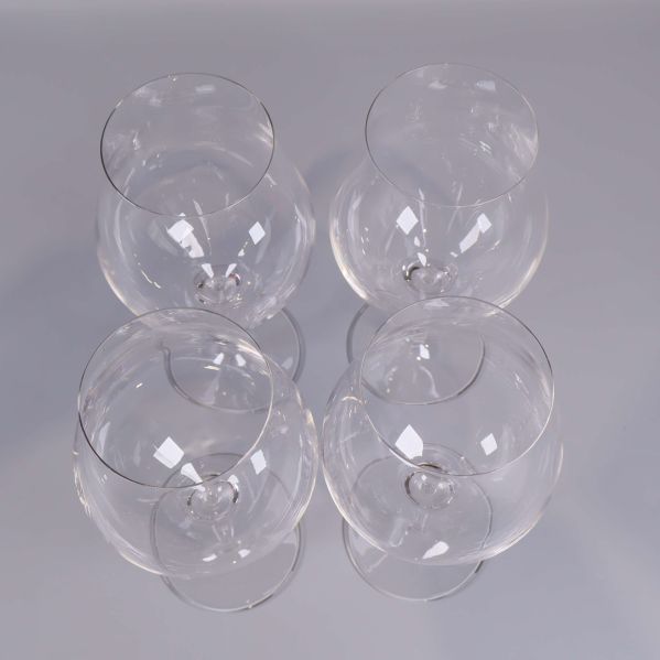 Vinglas fotograferade ovanifrån för tydlig kupform