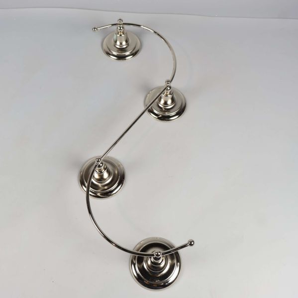 Översiktsbild av ljushållare i blank metall