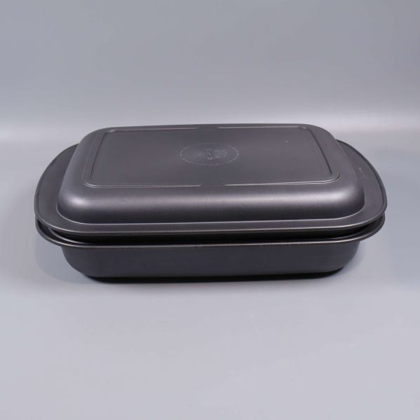 En ugnsform placerat som lock på den andra formen