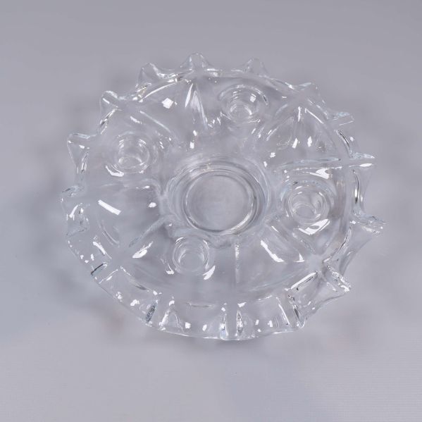 Ovanifrånvy av rund ljusstake i klart glas